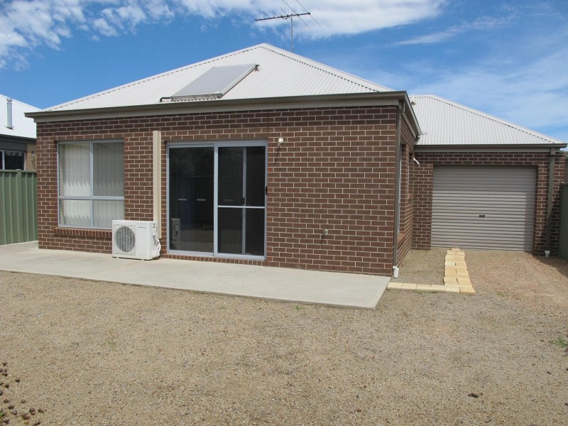 25 Kunuka Circuit, Caroline Springs VIC 3023