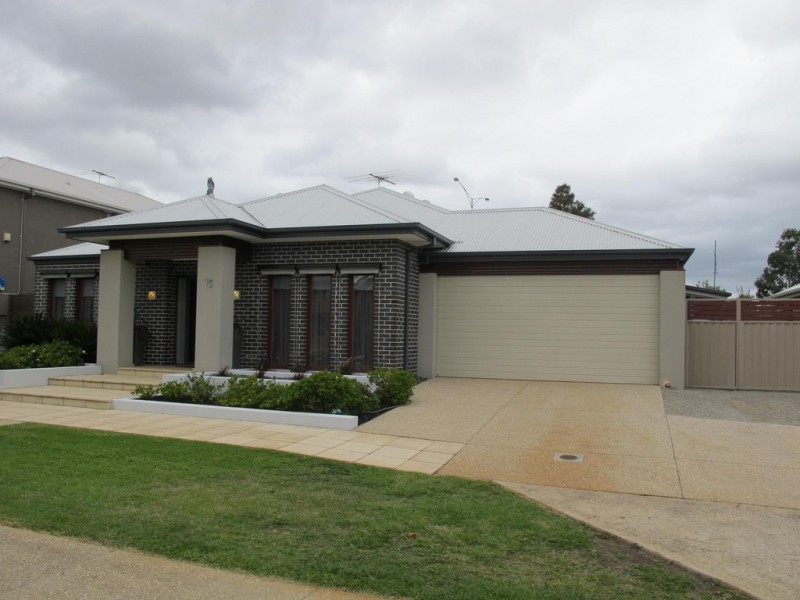 15 Drummond Street, Caroline Springs VIC 3023