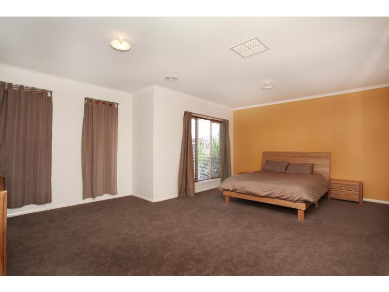 7 Moray Close, Taylors Hill VIC 3037