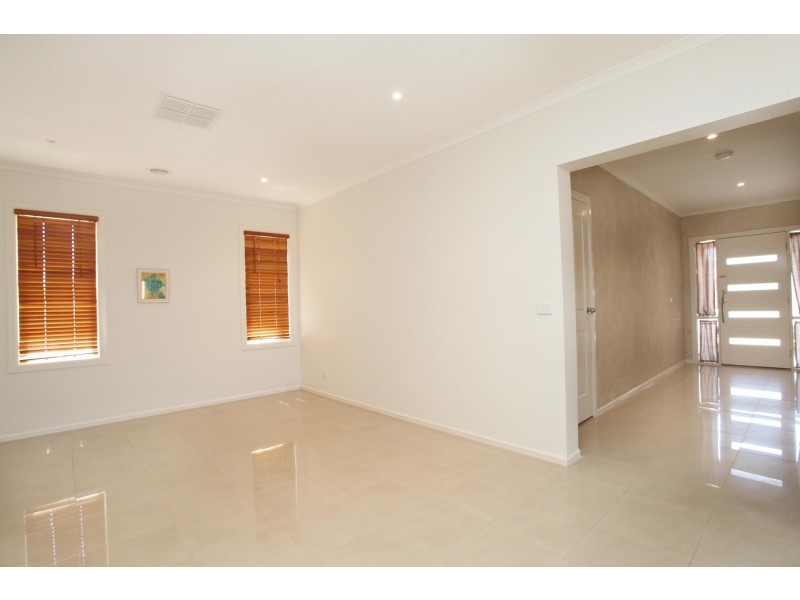 7 Moray Close, Taylors Hill VIC 3037