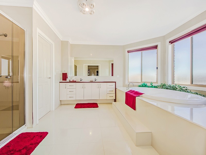 5 Grange Terrace, Taylors Hill VIC 3037