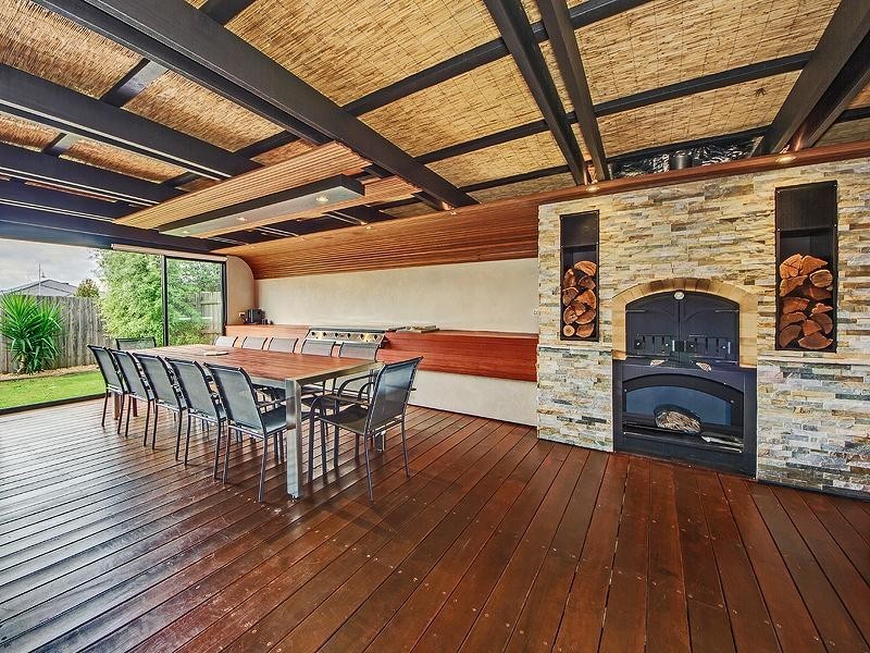 8 Kooyong Crt, Taylors Hill VIC 3037