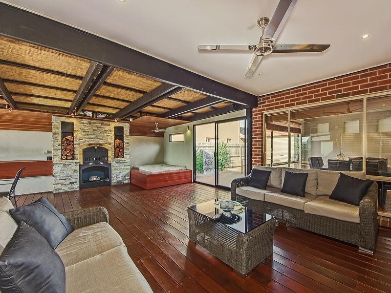 8 Kooyong Crt, Taylors Hill VIC 3037