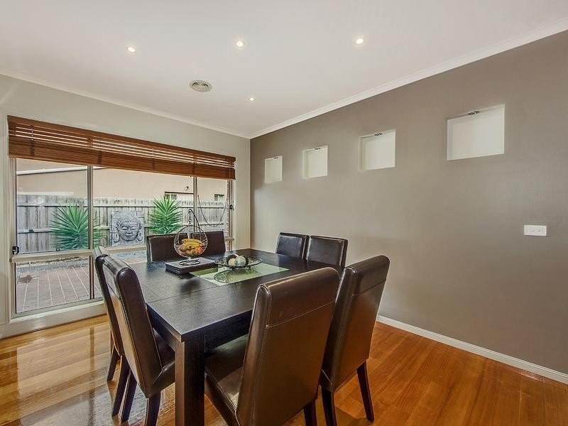 8 Kooyong Crt, Taylors Hill VIC 3037