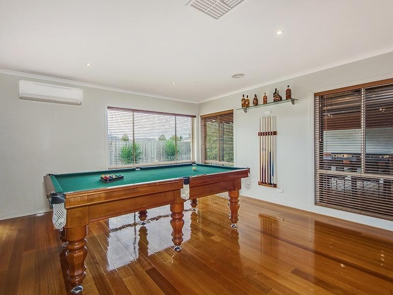 8 Kooyong Crt, Taylors Hill VIC 3037