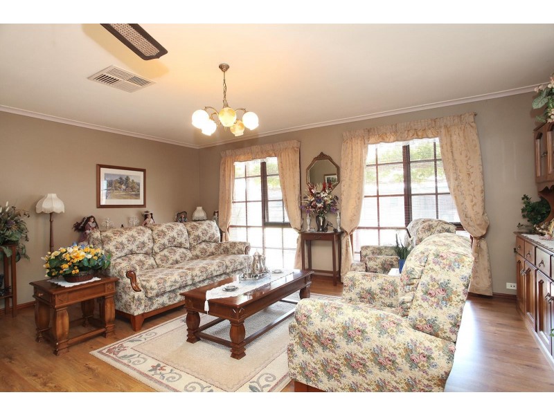 11 Gloaming Ride, Kurunjang VIC 3337