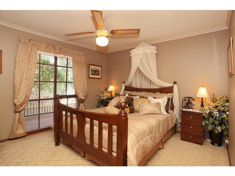 11 Gloaming Ride, Kurunjang VIC 3337