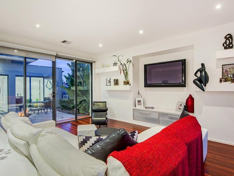 14 Coliban Gardens, Caroline Springs VIC 3023