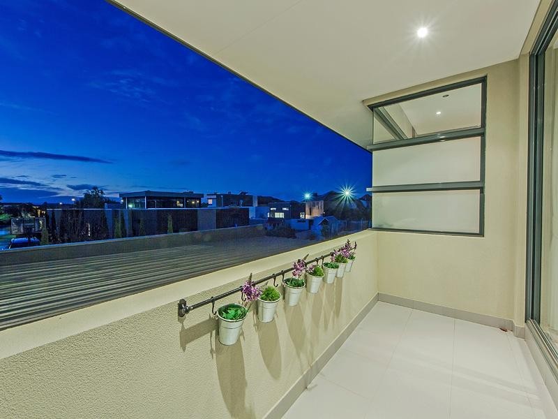 14 Coliban Gardens, Caroline Springs VIC 3023