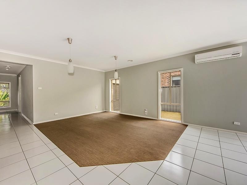 39 Pro Hart Way, Caroline Springs VIC 3023