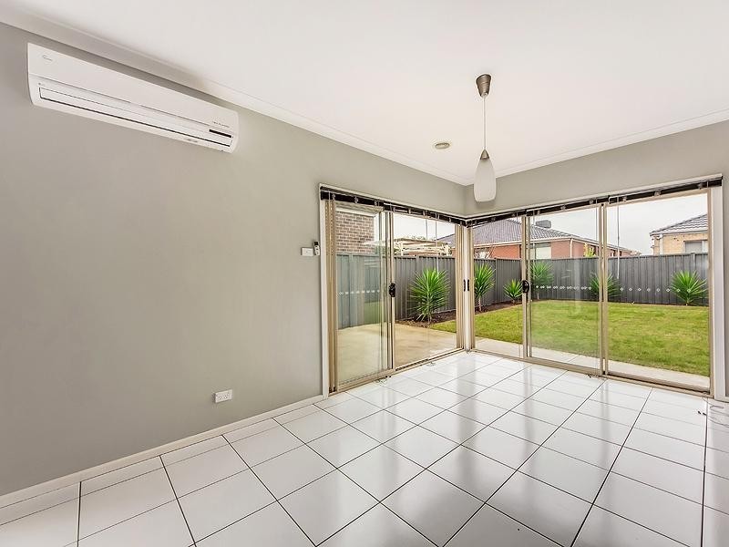 39 Pro Hart Way, Caroline Springs VIC 3023
