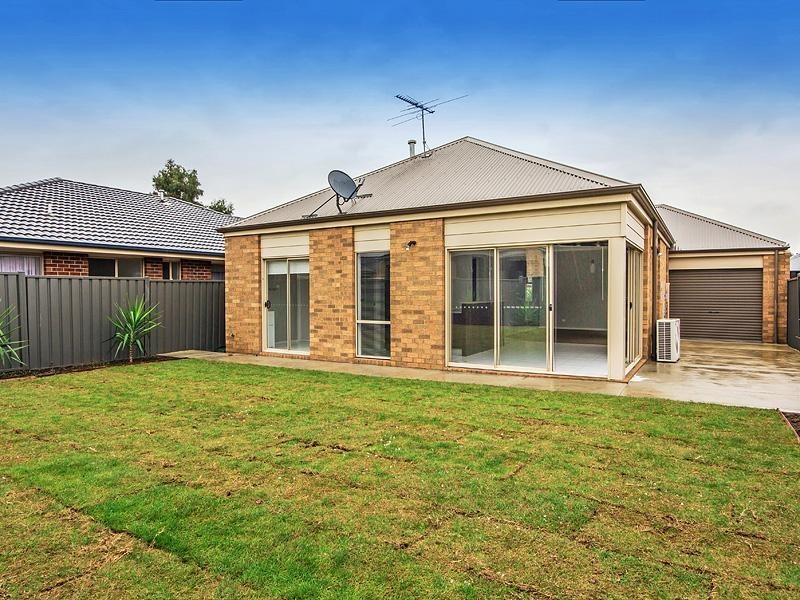 39 Pro Hart Way, Caroline Springs VIC 3023