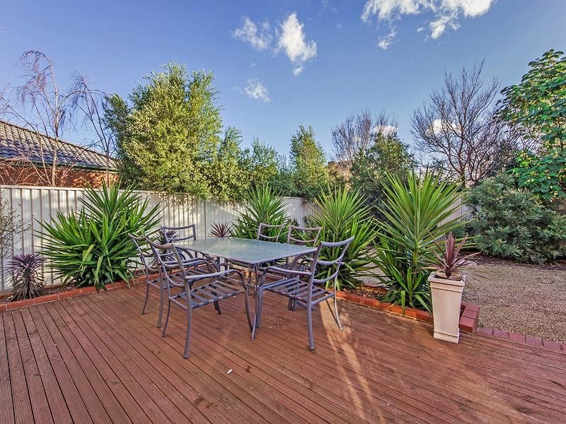 11 Ranmore Gve, Caroline Springs VIC 3023