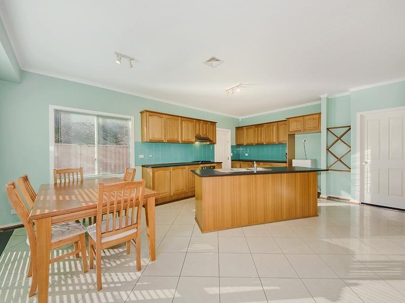 11 Ranmore Gve, Caroline Springs VIC 3023