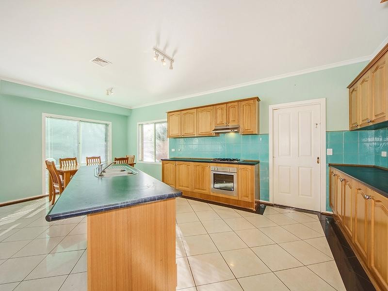 11 Ranmore Gve, Caroline Springs VIC 3023