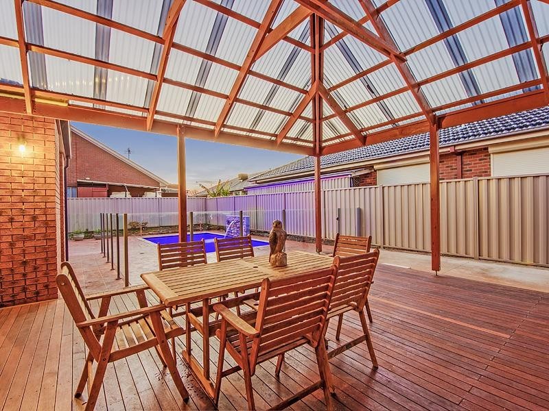 9 Barringo Way, Caroline Springs VIC 3023