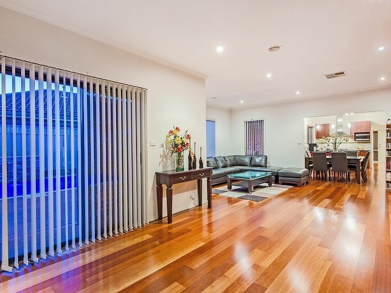 9 Barringo Way, Caroline Springs VIC 3023