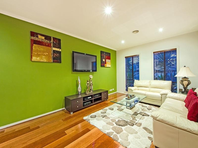 9 Barringo Way, Caroline Springs VIC 3023