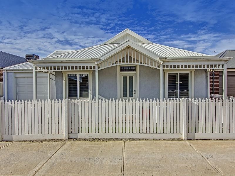 12 Etheridge Rise, Caroline Springs VIC 3023