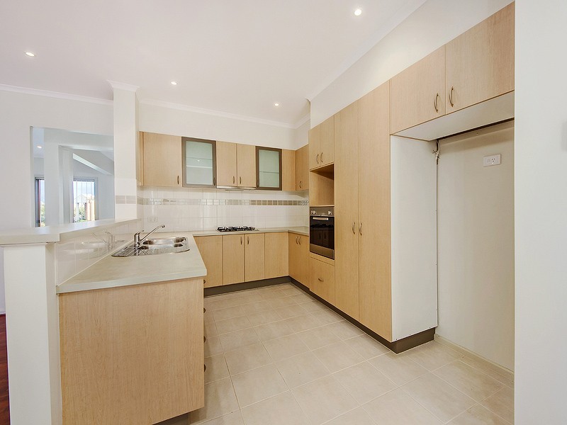 37 Amberlea Cct, Taylors Hill VIC 3037