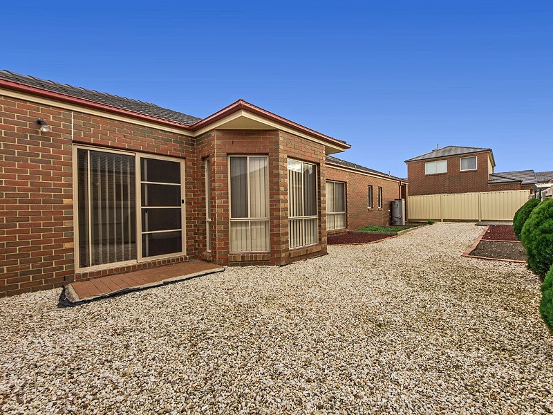 37 Amberlea Cct, Taylors Hill VIC 3037