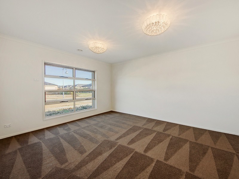 47 Double Bay Drive, Taylors Hill VIC 3037