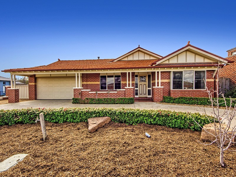 19 Kirribilli Blvd, Taylors Hill VIC 3037