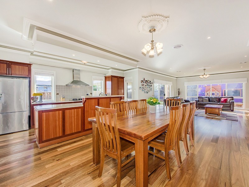 19 Kirribilli Blvd, Taylors Hill VIC 3037