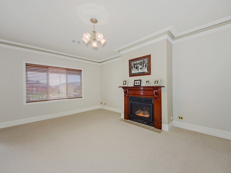 19 Kirribilli Blvd, Taylors Hill VIC 3037