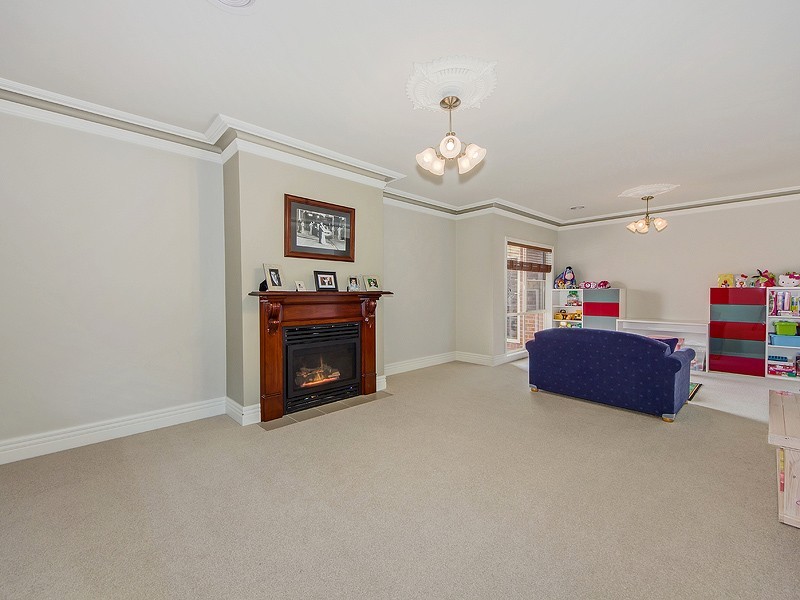 19 Kirribilli Blvd, Taylors Hill VIC 3037