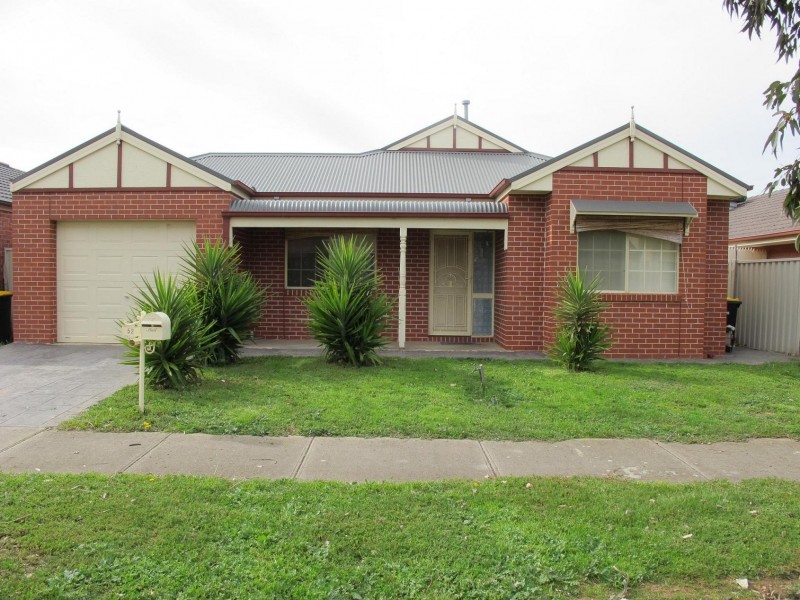 52 Naracoorte Drive, Caroline Springs VIC 3023