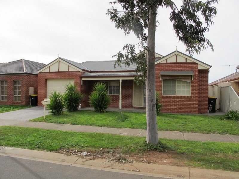 52 Naracoorte Drive, Caroline Springs VIC 3023