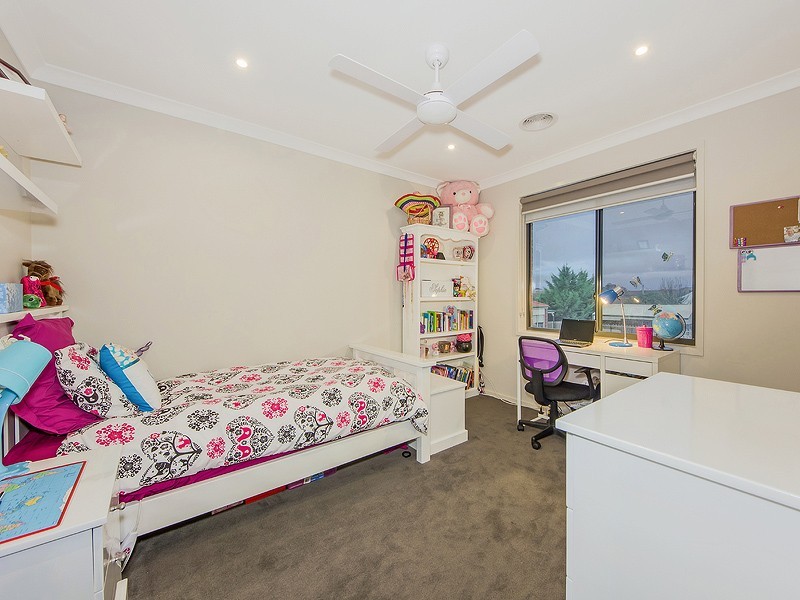 33 Rowling Street, Plumpton VIC 3335