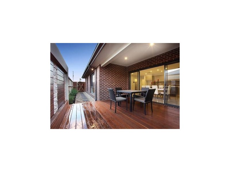 10 Belmont Court, Taylors Hill VIC 3037