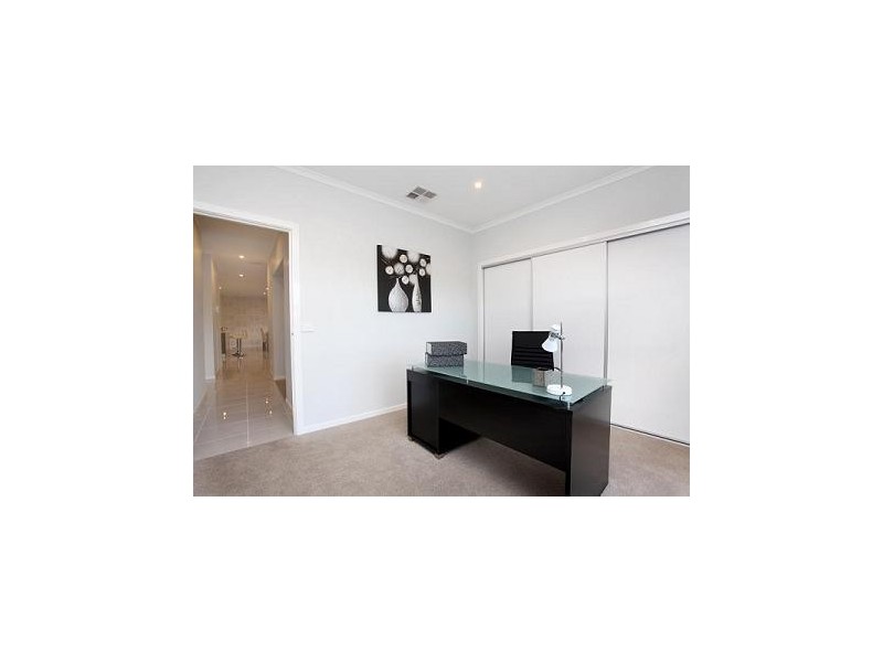 10 Belmont Court, Taylors Hill VIC 3037