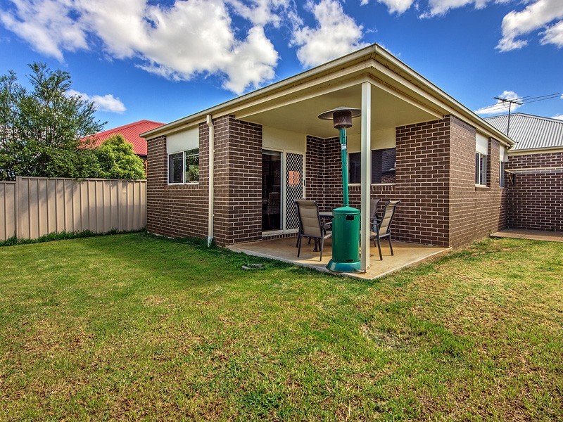 10 Verdon Ave, Caroline Springs VIC 3023