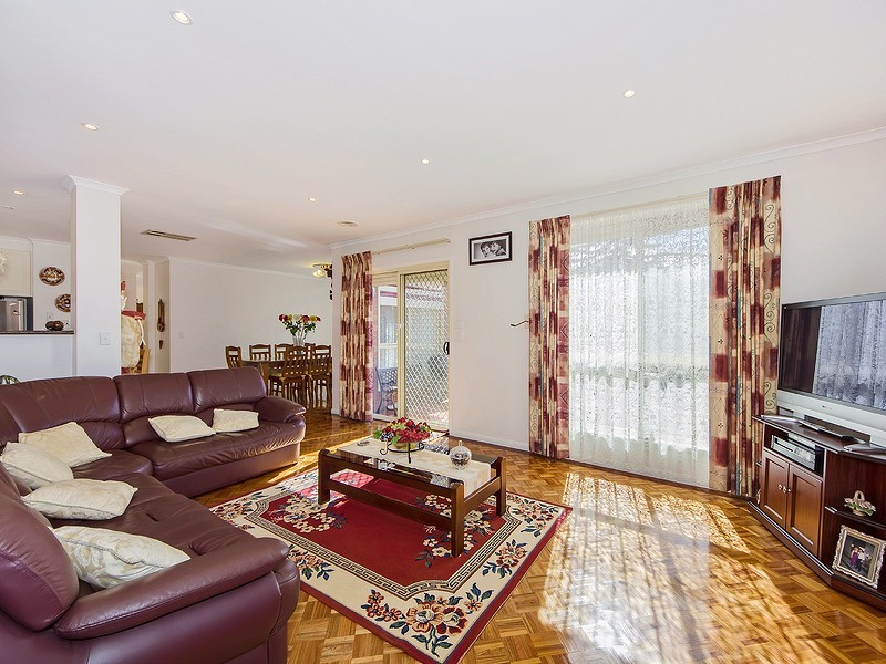 5 Brookside Crt, Caroline Springs VIC 3023