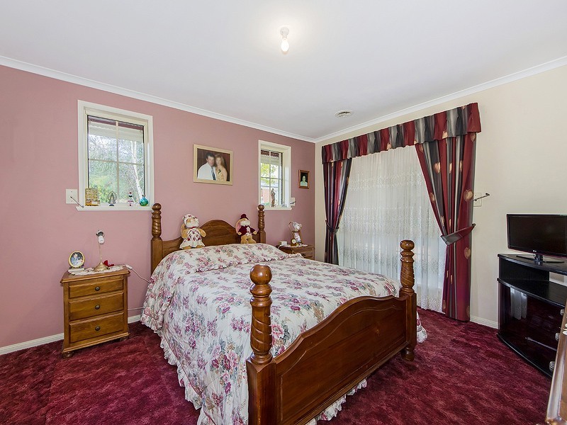 5 Brookside Crt, Caroline Springs VIC 3023