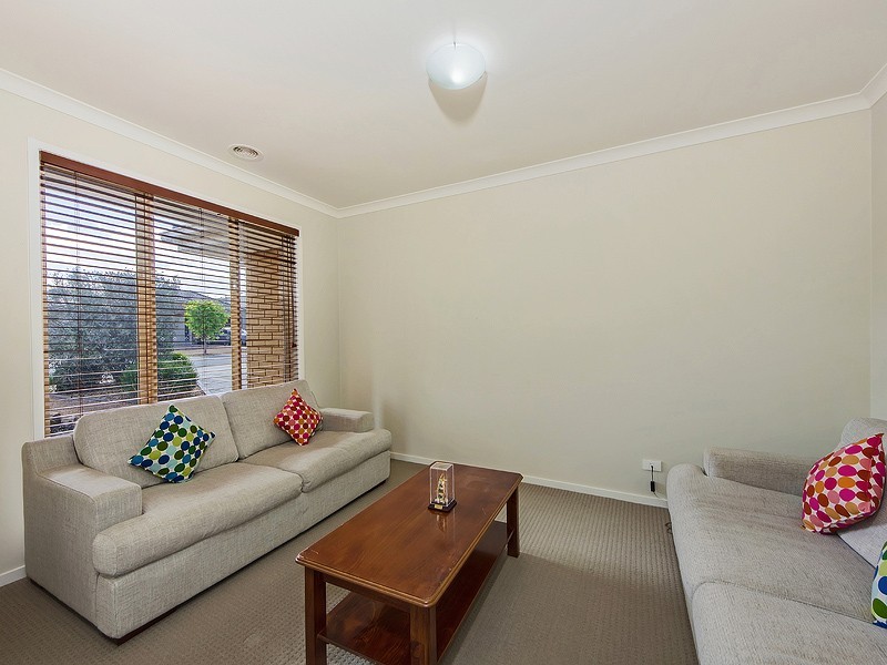 15 Flinders Place, Caroline Springs VIC 3023