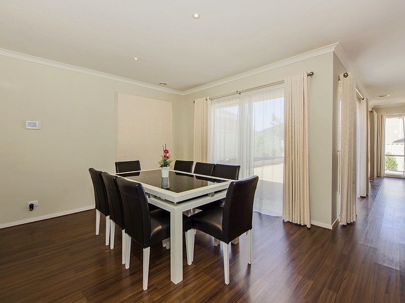 15 Flinders Place, Caroline Springs VIC 3023