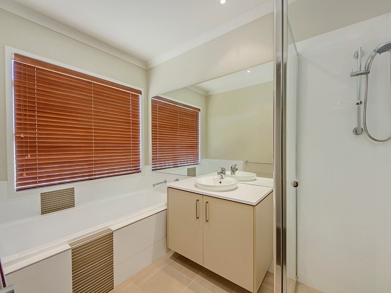 15 Flinders Place, Caroline Springs VIC 3023