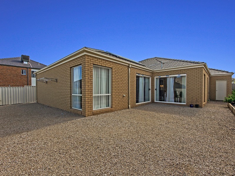 15 Flinders Place, Caroline Springs VIC 3023
