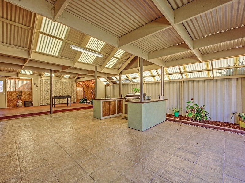 4 Finsbury Close, Caroline Springs VIC 3023