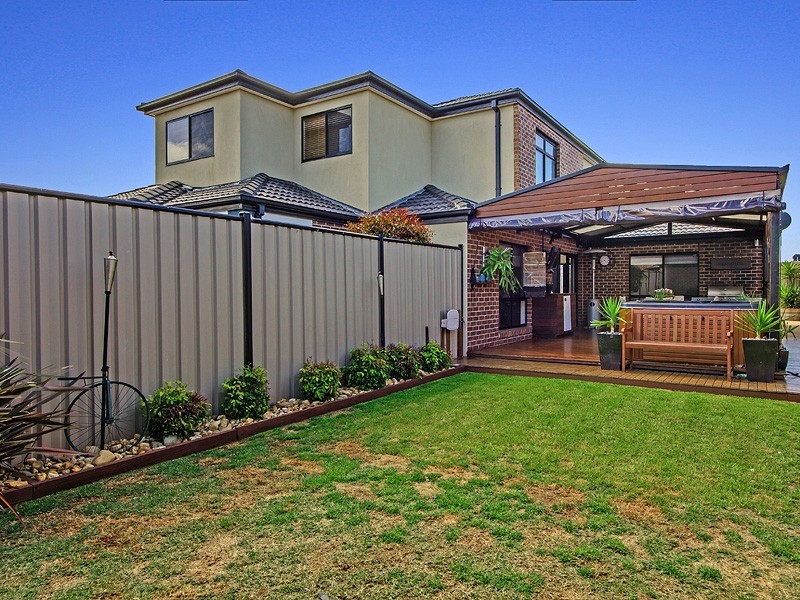 2/5 Sayvel Close, Hillside VIC 3037