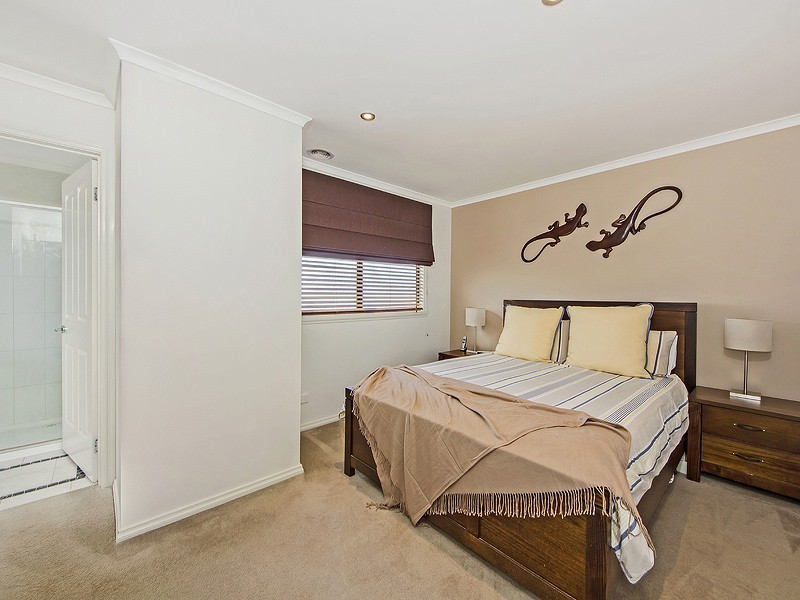 2/5 Sayvel Close, Hillside VIC 3037