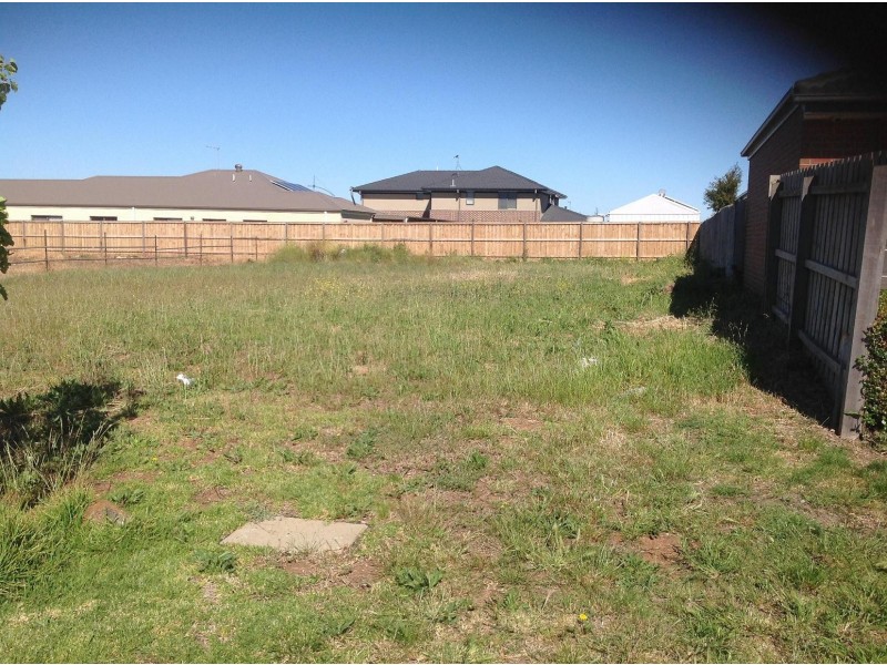 11 (Lot 1479) Waverton Crt, Taylors Hill VIC 3037