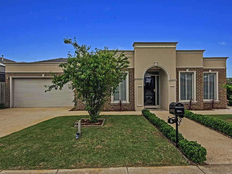 6 Double Bay Dve, Taylors Hill VIC 3037