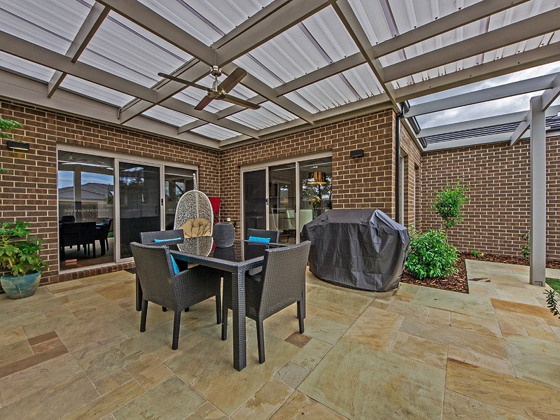 6 Double Bay Dve, Taylors Hill VIC 3037