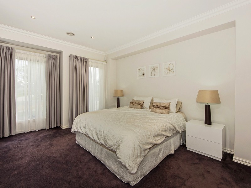 6 Double Bay Dve, Taylors Hill VIC 3037