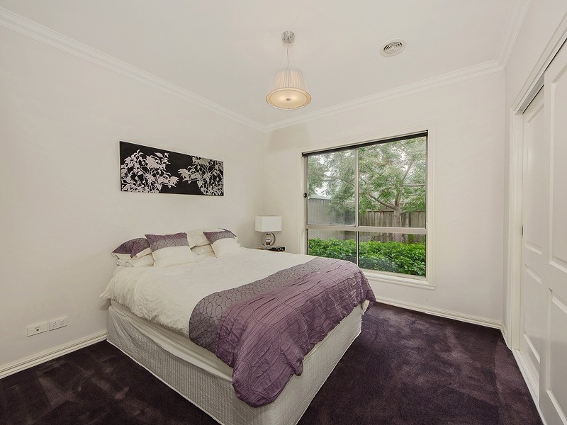6 Double Bay Dve, Taylors Hill VIC 3037